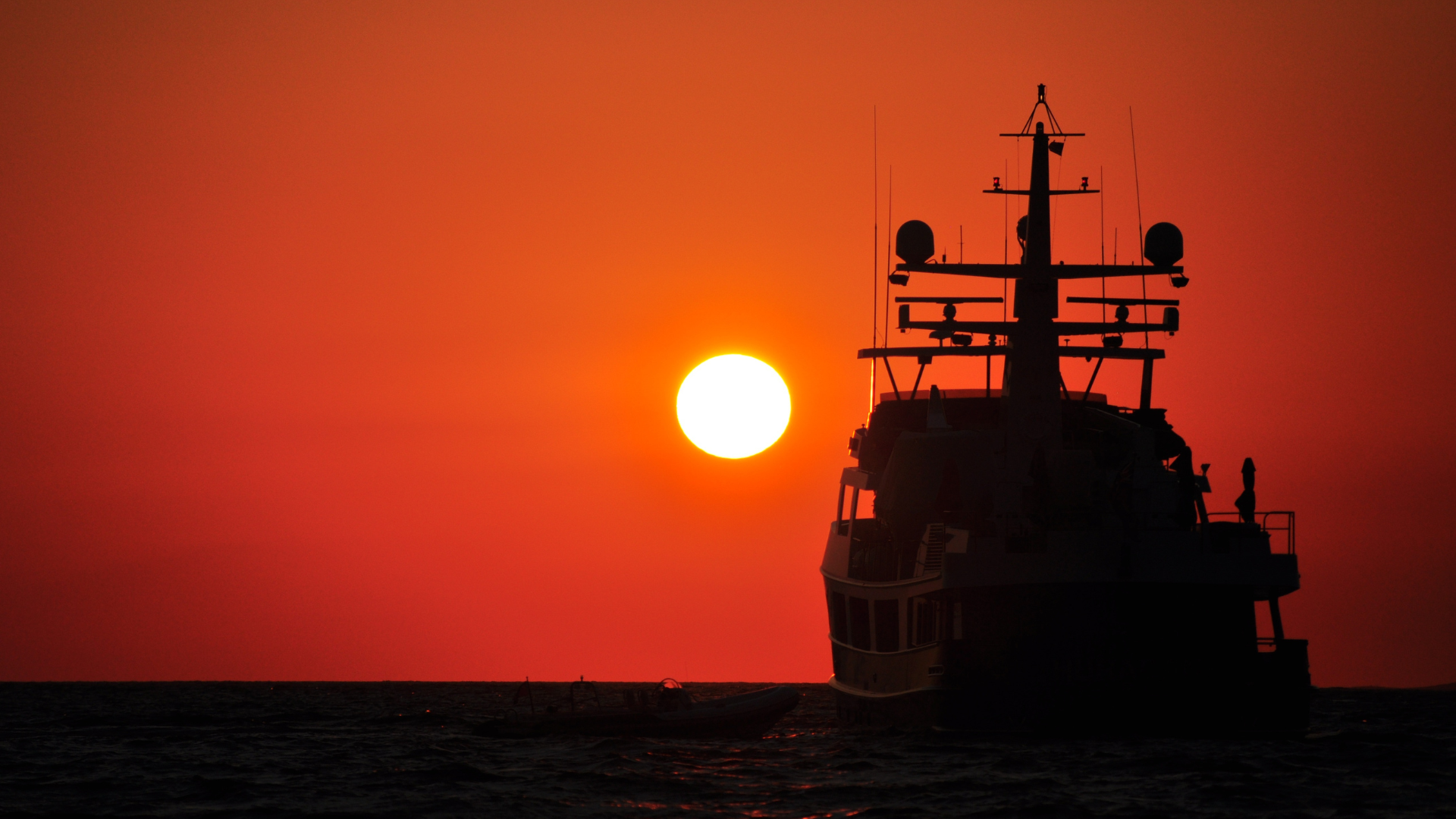 Solar powered boats and ships innovations on the water